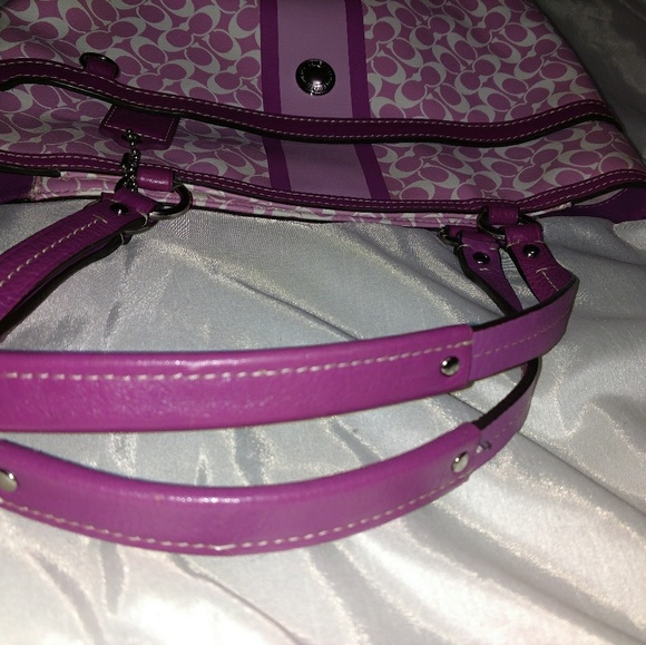 Cute Coach purse - Picture 2 of 8